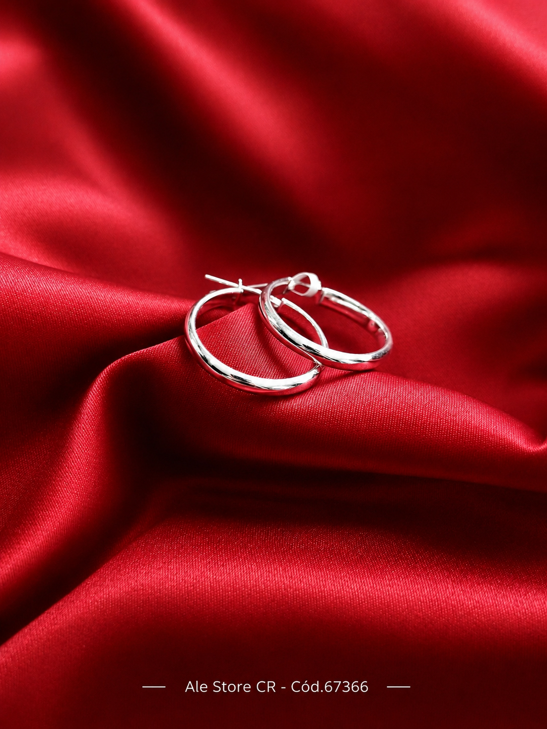 Aretes Silver Hoop – Elegancia Minimalista